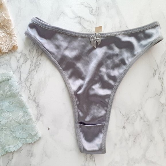 Lacey Undies & Thong - Picture 3 of 9